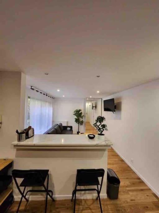 Superbe A 8 Minutes De La Nation. Appartement Parijs